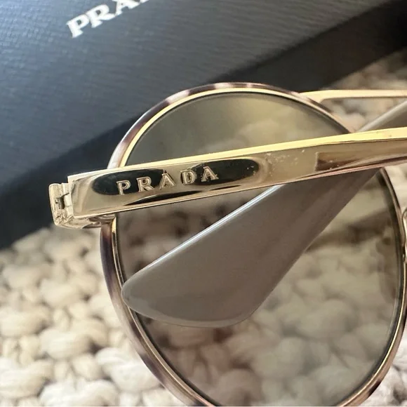 Prada sunglasses - Picture 4 of 8